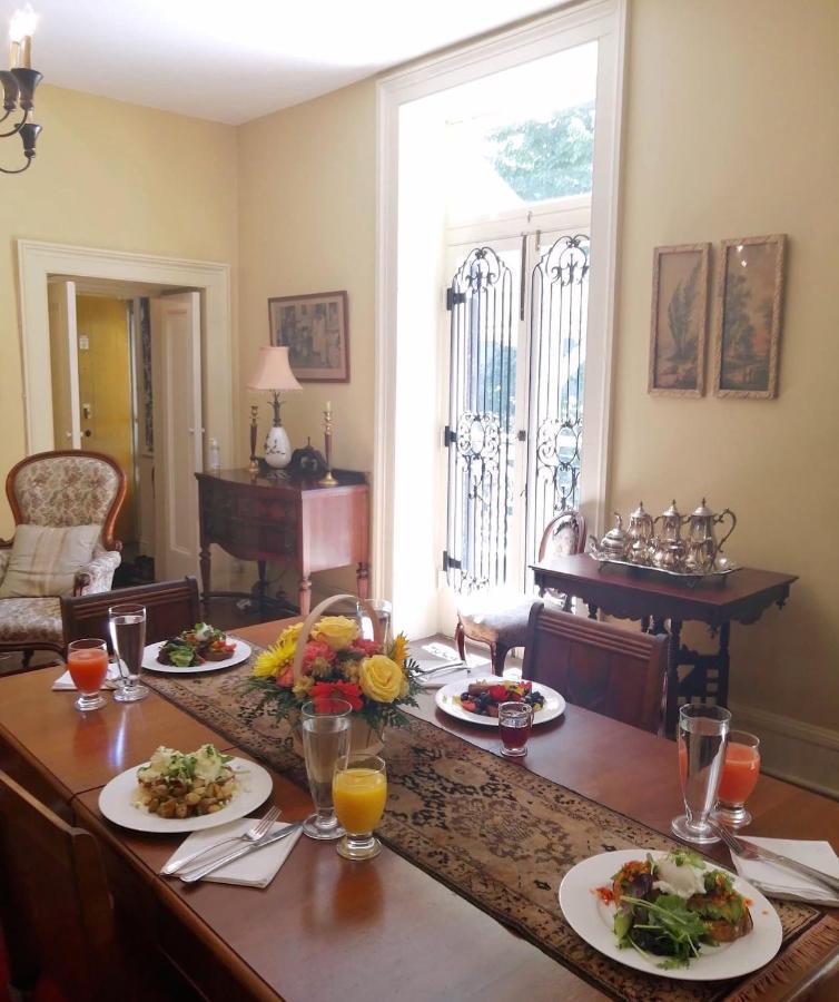Bed and Breakfast Chrysler House Gananoque Esterno foto