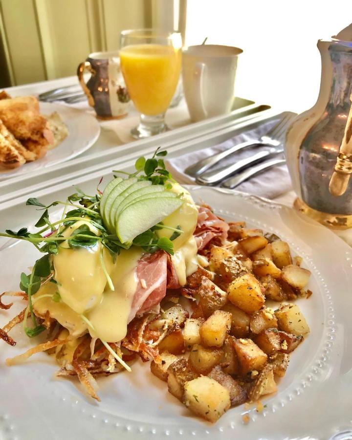 Bed and Breakfast Chrysler House Gananoque Esterno foto