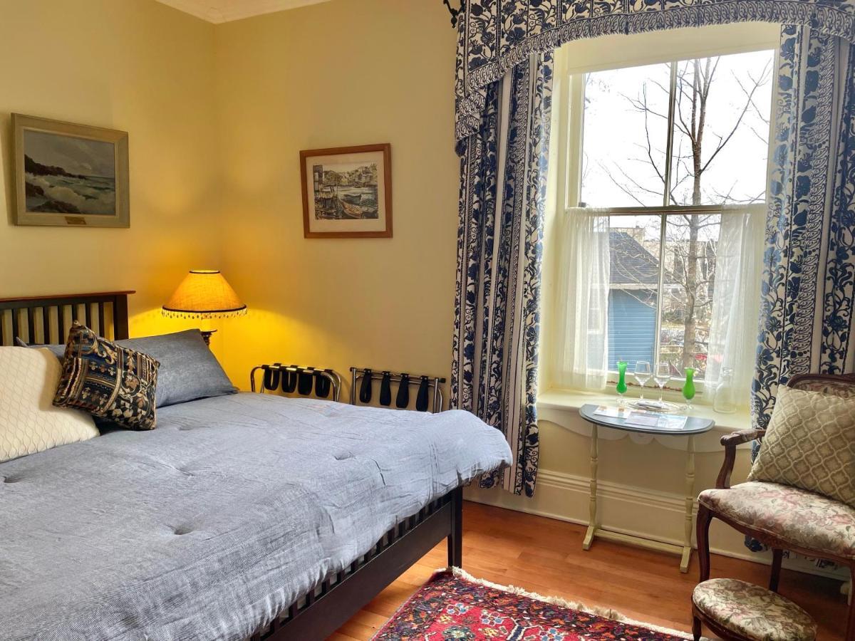 Bed and Breakfast Chrysler House Gananoque Esterno foto