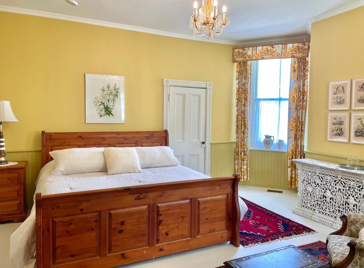 Bed and Breakfast Chrysler House Gananoque Esterno foto